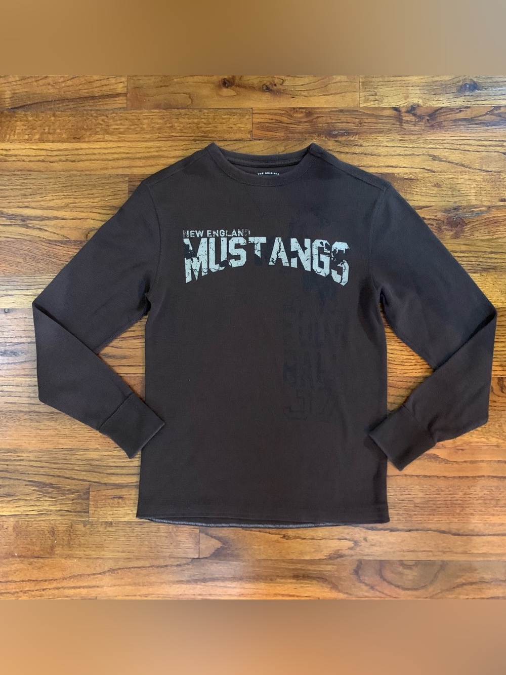 Arizona Jean Company LS Brown Thermal New England Mustangs Crew Neck Shirt
Unis